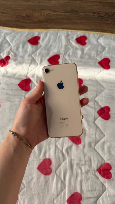 iPhone восьмой 64–гб