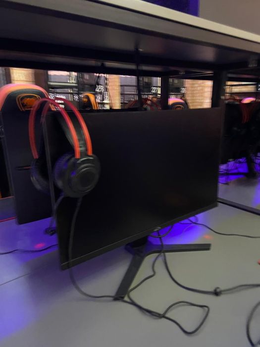 Продаются игравые мониторы и стуля срочно