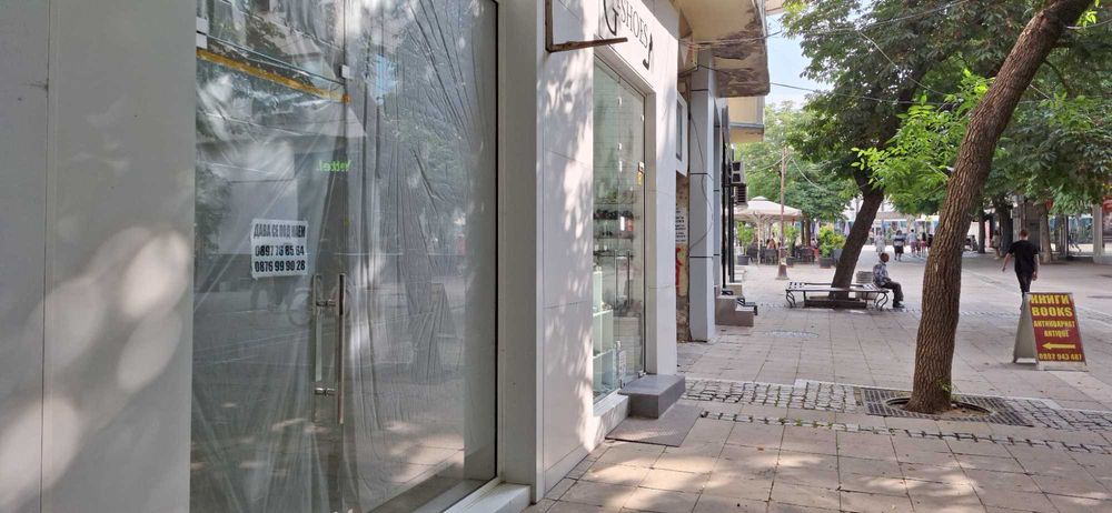 Дава се под наем Магазин в Благоевград, Идеален център - 22 кв.м за 714 € - Снимка #2