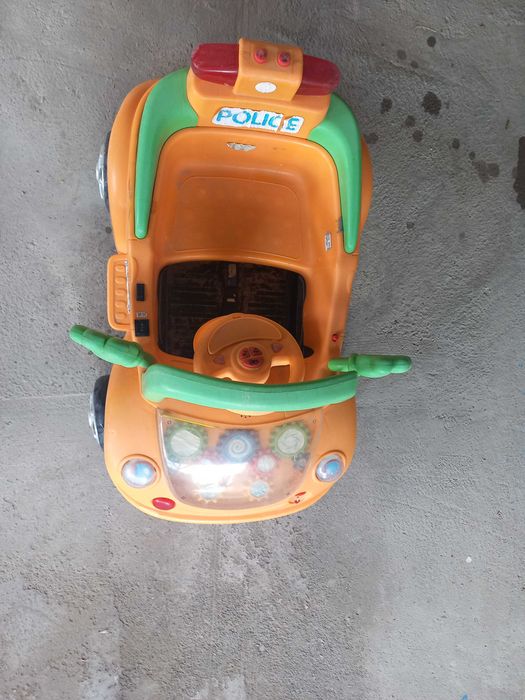 Детская машинка на акккмуляторе