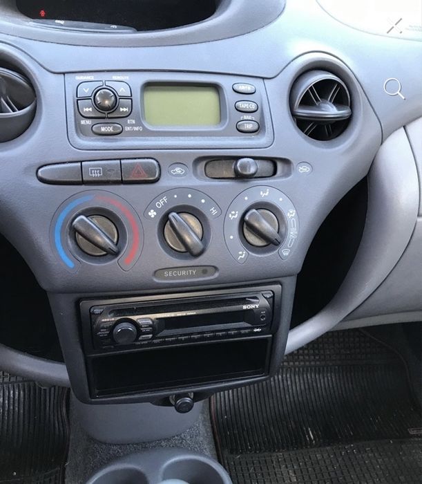Toyota yaris 1.0 vvt i на части