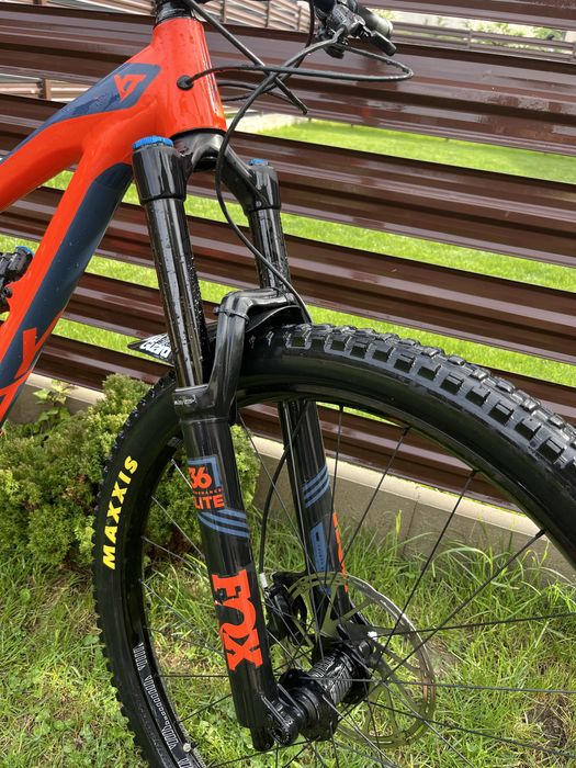 YT Capra AL Comp 2019 - ca noua