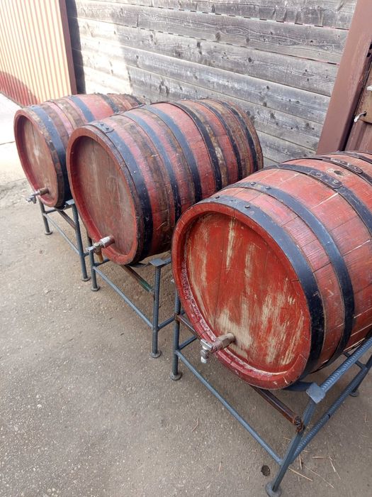 Vând butoaie stejar 100 l cu suport