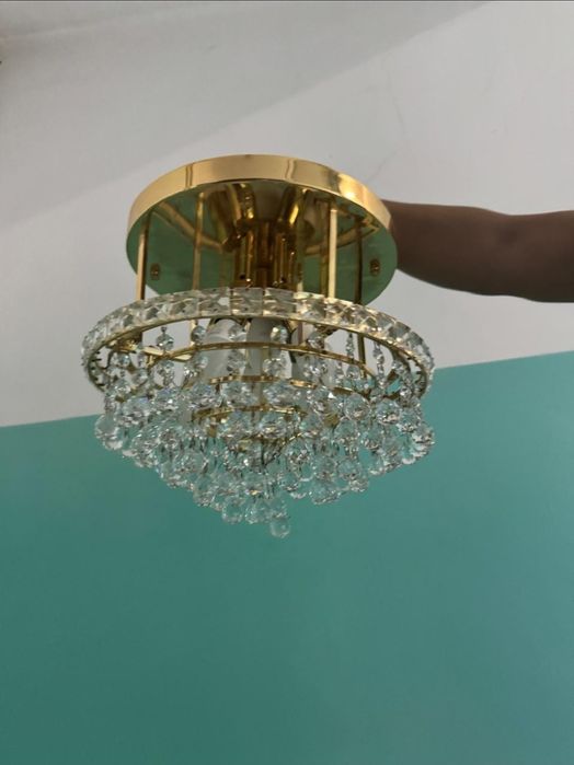 Продам люстру в хорошем состоянии