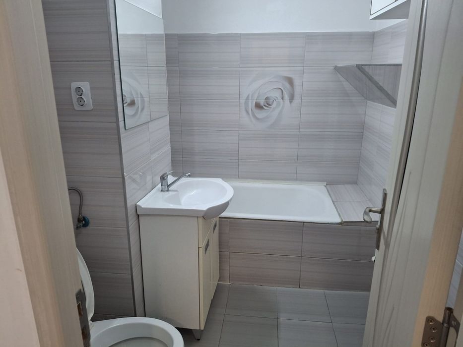 Închiriez apartament 3 camere