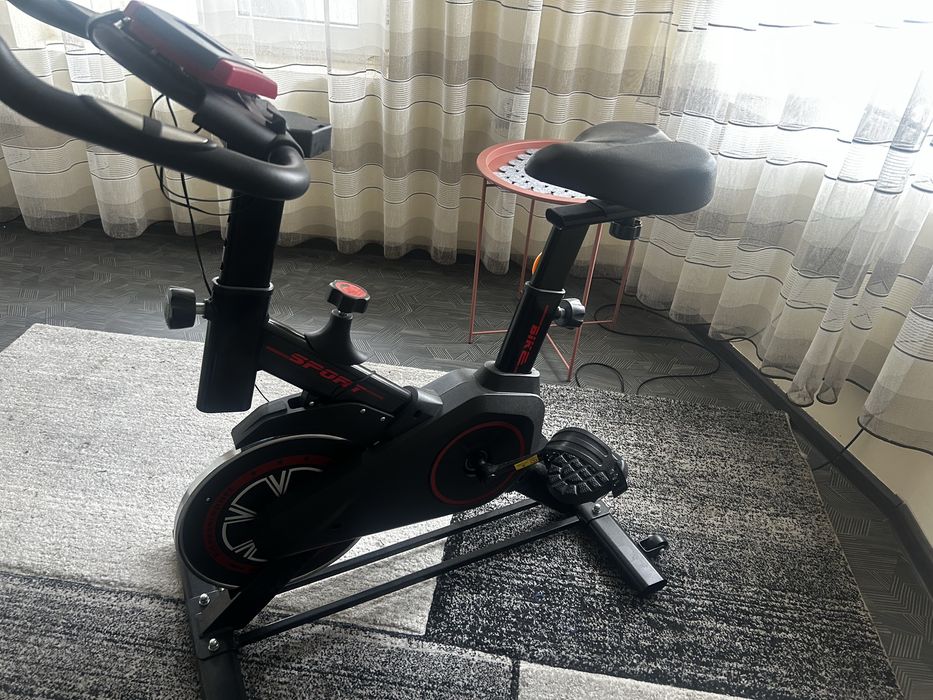 Vând bicicleta fitness