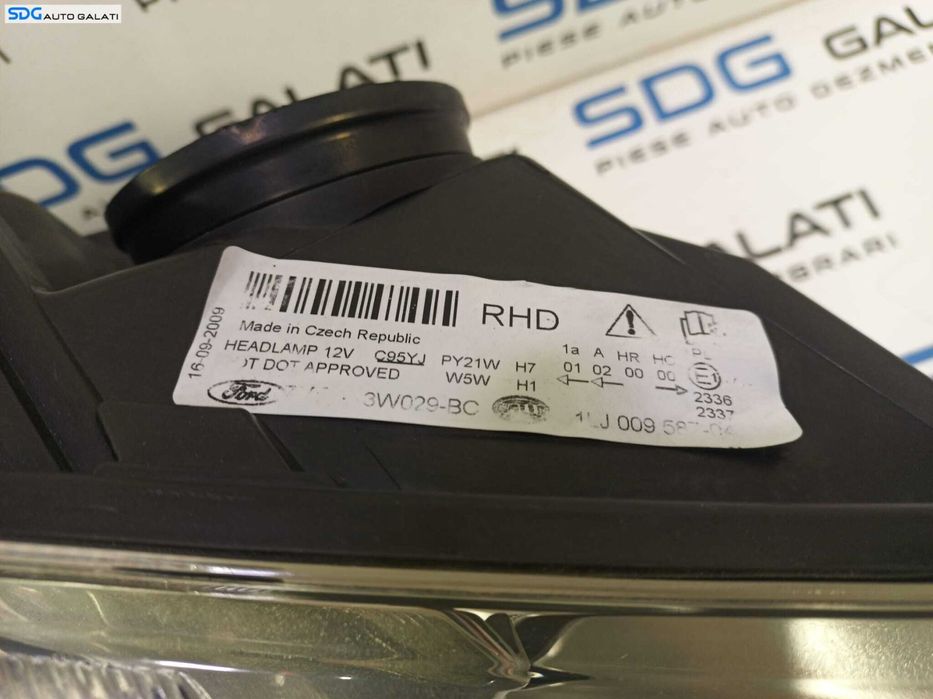 Far Dreapta FARA Xenon Ford C-Max 2007 - 2010 Cod 7M51-13W029-BC [L1522]