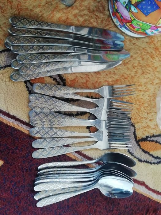 Ложки, вилка, ножи (кошик, вилка, пичок)
