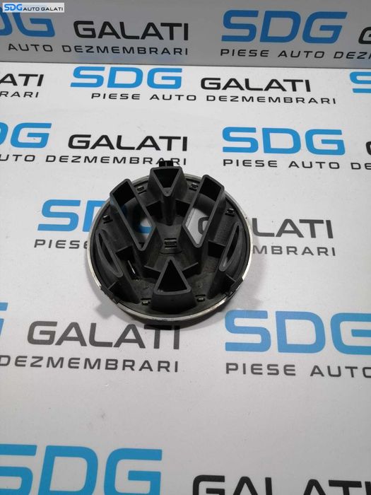 Sigla Emblema de pe Grila Bara Spoiler Fata Volkswagen Transporter T4 1996 - 2004 Cod 3B0853601 3B0853601A