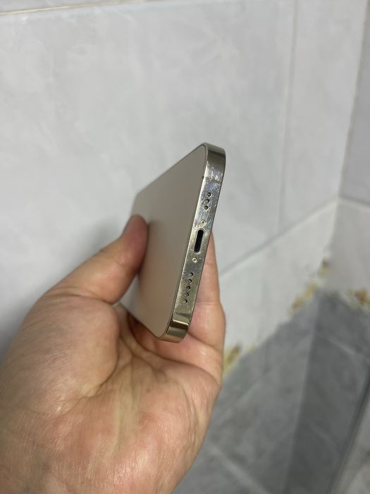 Iphone 12 pro xolati yaxwi aybi yo gold rang