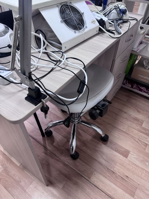 Стол компьтерный , маникюрный