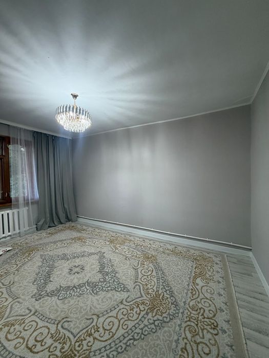 Продается дом . Двор на 2 хозяина