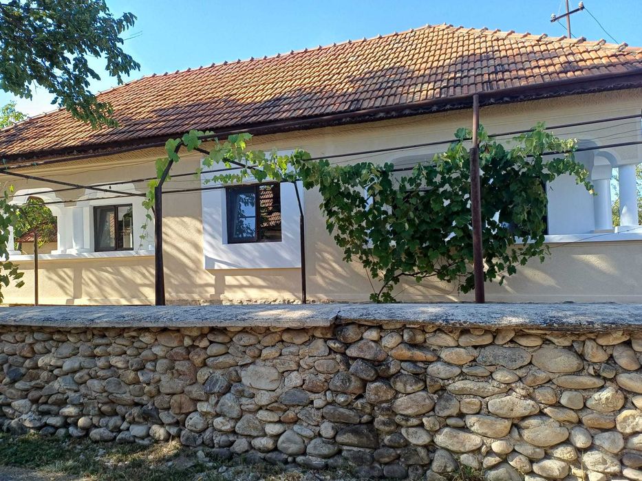 Casa 75 mp + teren 1000 mp, toate utilitatile- Lelesti, Gorj