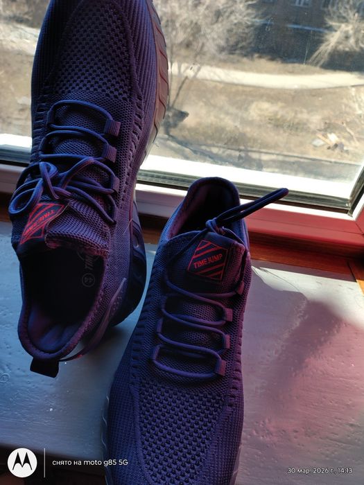 Кроссовки новые 44р