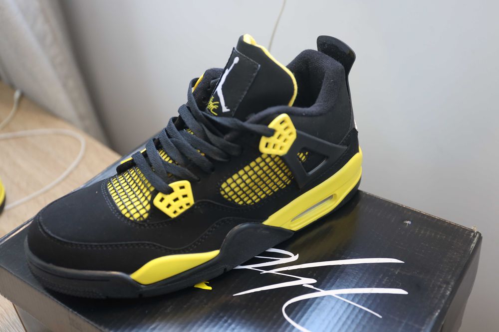 Jordan 4 Thunder   44
