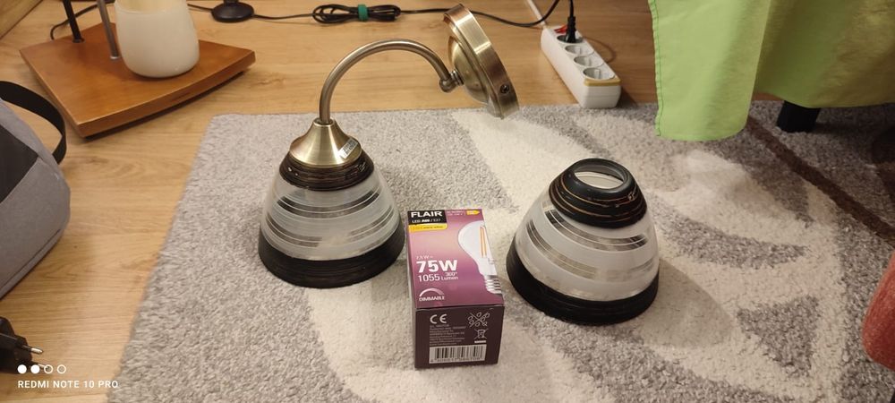 Vând aplica E27 plus o dulie și bec Nou