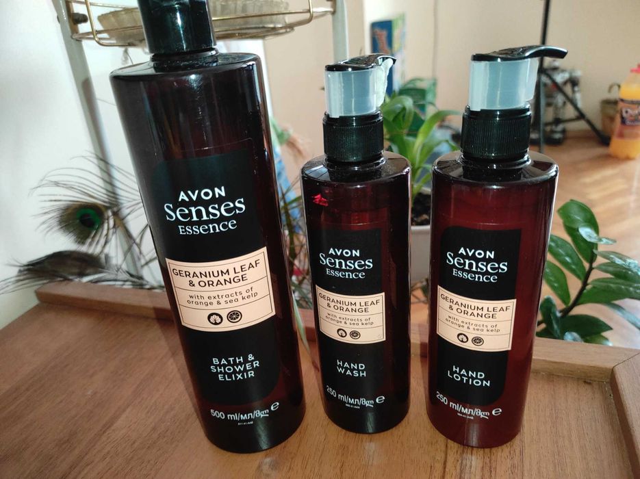 комплекти за тяло с наурални екстракти AVON ESSENCE