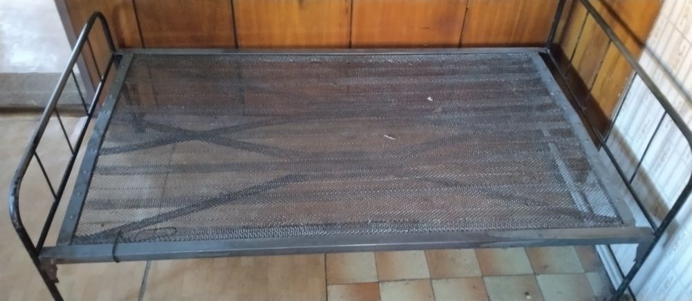 Легло с жел.табли и пружина с размери:190/110см