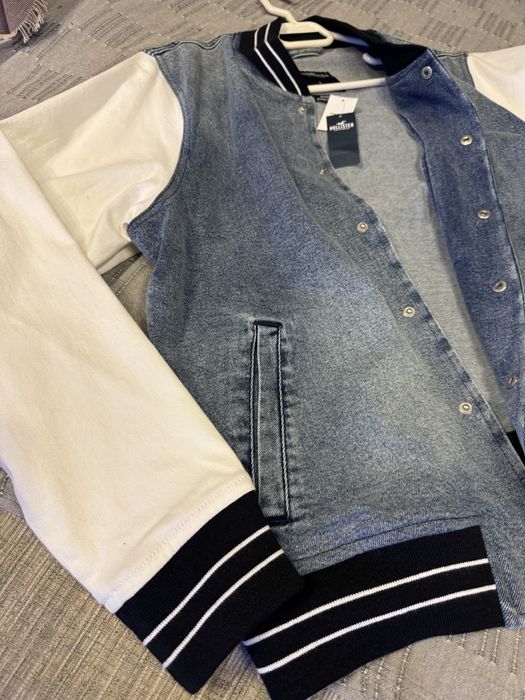 Vand geaca Hollister marimea L . Originala!