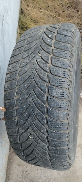 Продам 1шт зимнюю шину 215/55/17