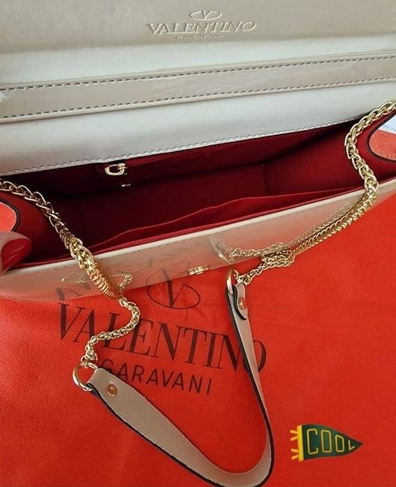 Geanta nude Valentino, logo metalic, saculet, etichetă