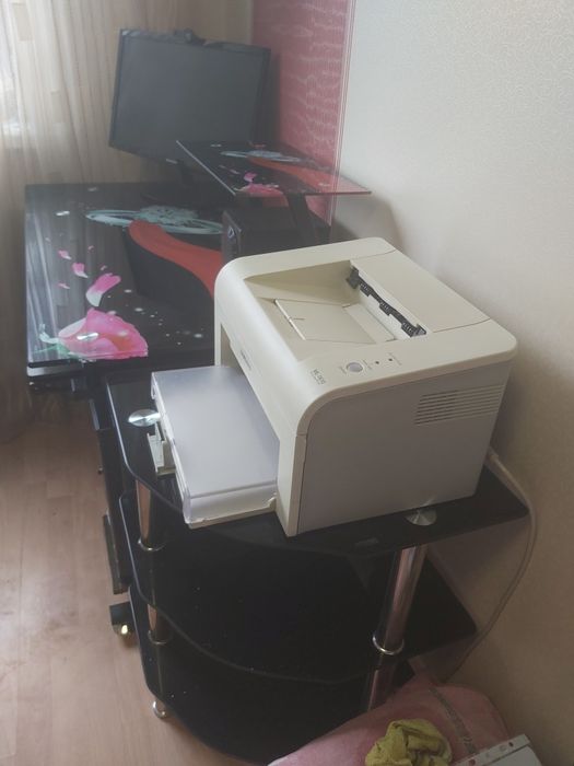 Компьютерный стол