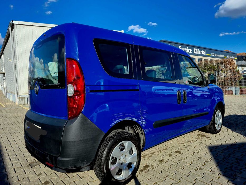 Продавам Opel Combo Euro 6