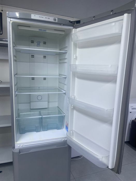 Холодильник Indesit 195 см