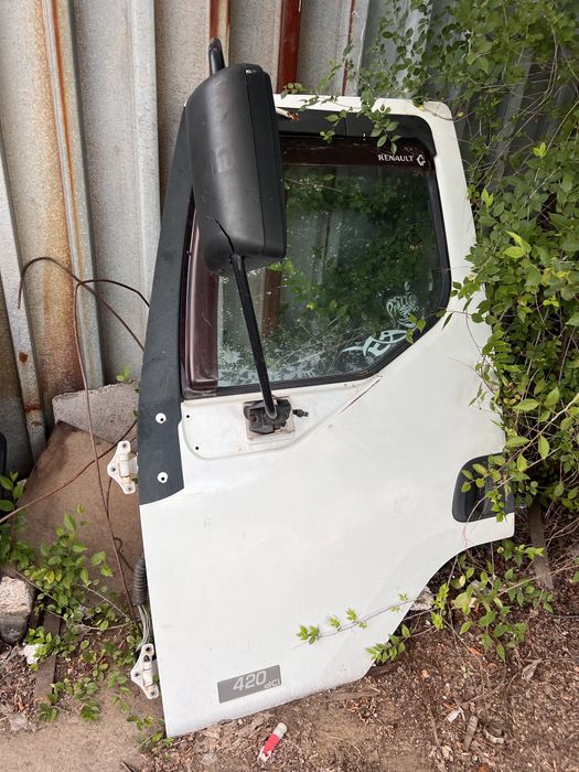 Дверь Renault Premium 420 dCi в сборе.