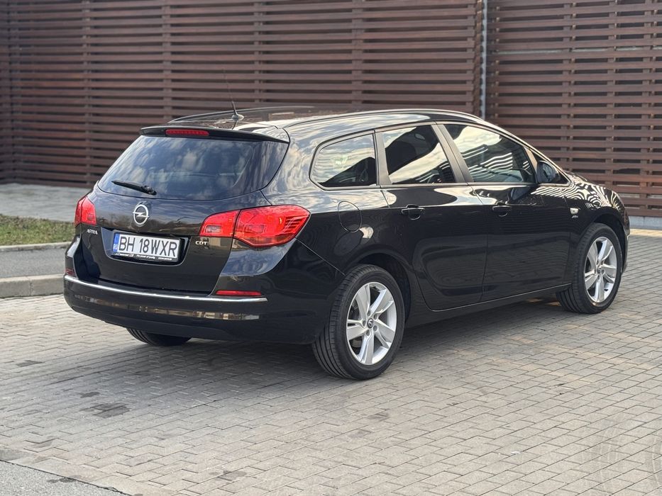 Opel Astra J Active 1.7Diesel 110CP Parktronic Dublu clima Led I