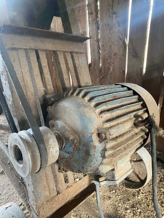 Циркулярна машина за рязане на дърва