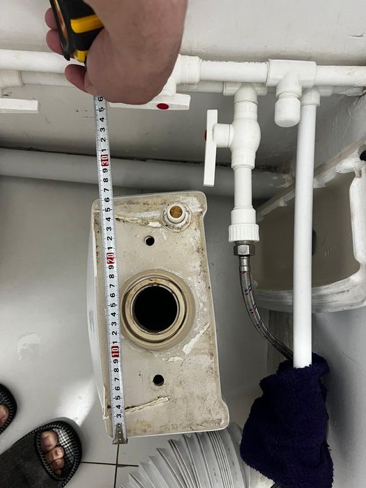 Пррдаю бачок для унитаза