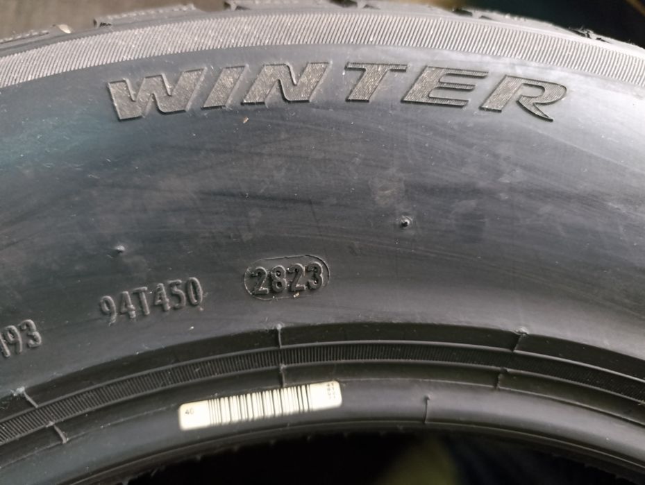 O anvelopă de iarnă nouă 215 60 16 Pirelli Seal dot 2023