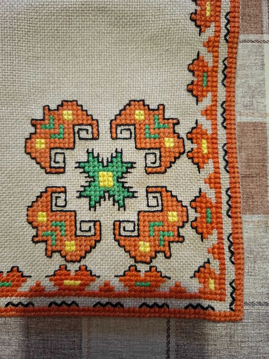 Бродирани каренца