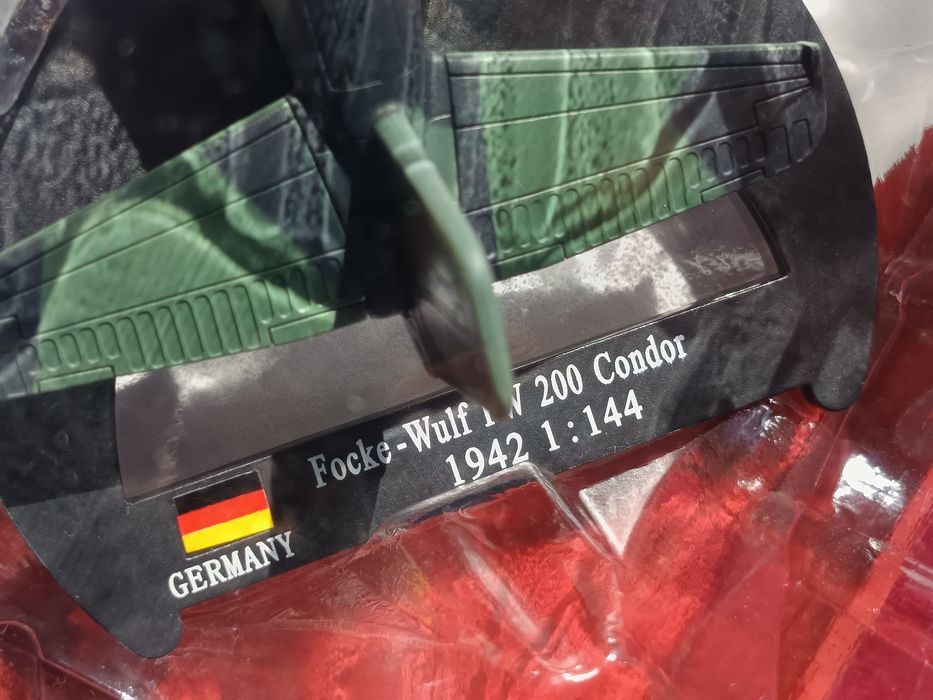 WW2 Machetă avion german 2 modele/ Noi/preț pentru unul !