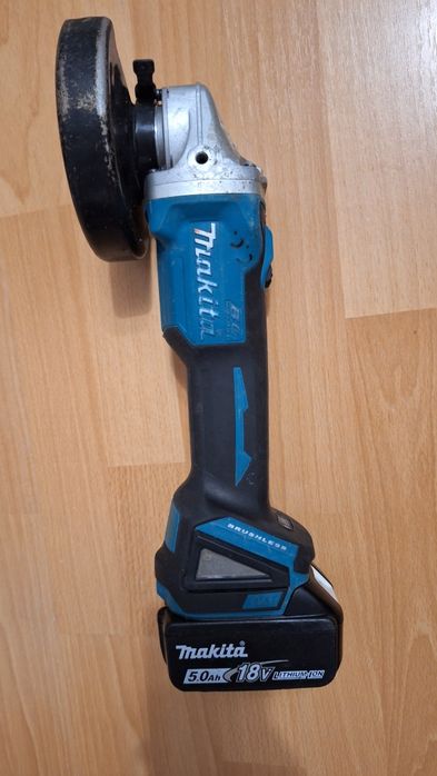 Vând polidisc/flex Makita DGA504