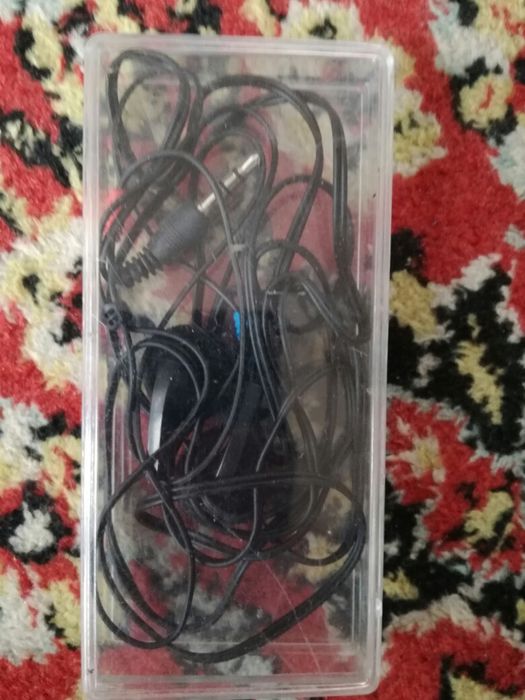 Продам наушники проводные