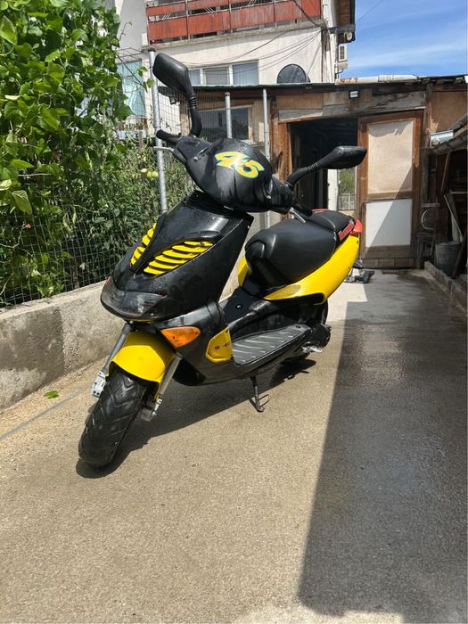 Скутер с изрядни документи!