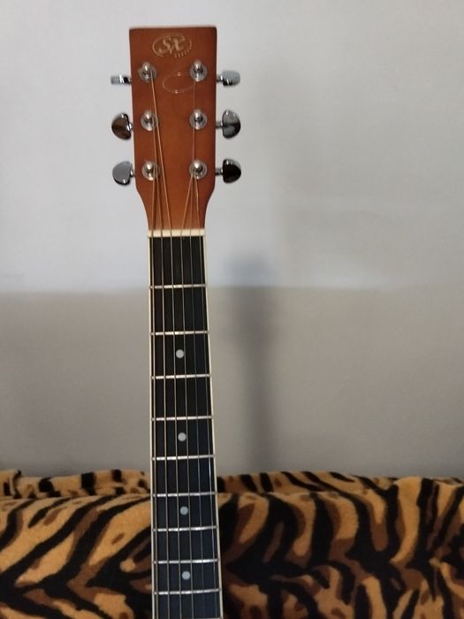 Продавам електро акустична китара SX-SD104 с електроника Fishman 301