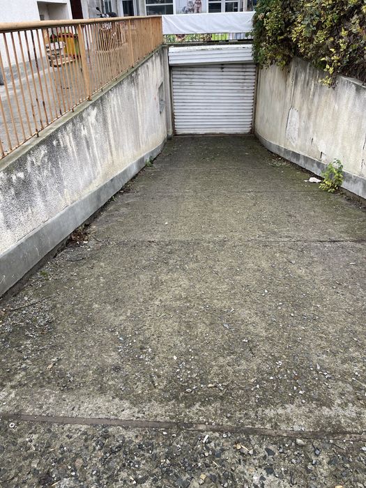 Дава се под наем Гараж / Паркомясто в Бургас, Славейков - 20 кв.м за 35.7 € - Снимка #1