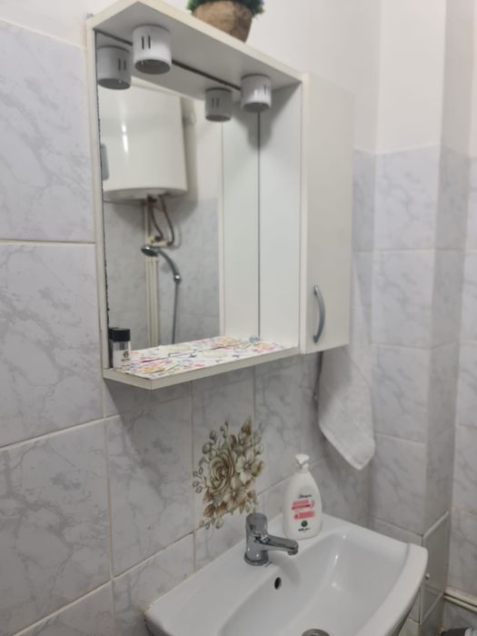 Inchiriez cameră cămin piata Nicolina
