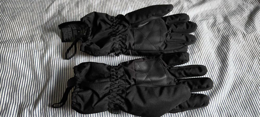 Детски ръкавички чисто нови!