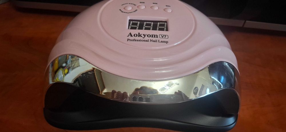 Lampa pentru uscat unghii Aokyom
