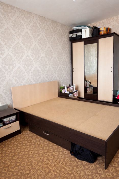 Продам спальный гарнитур