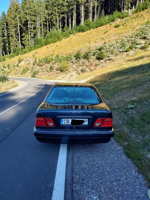 Мерцедес Е класа W 210