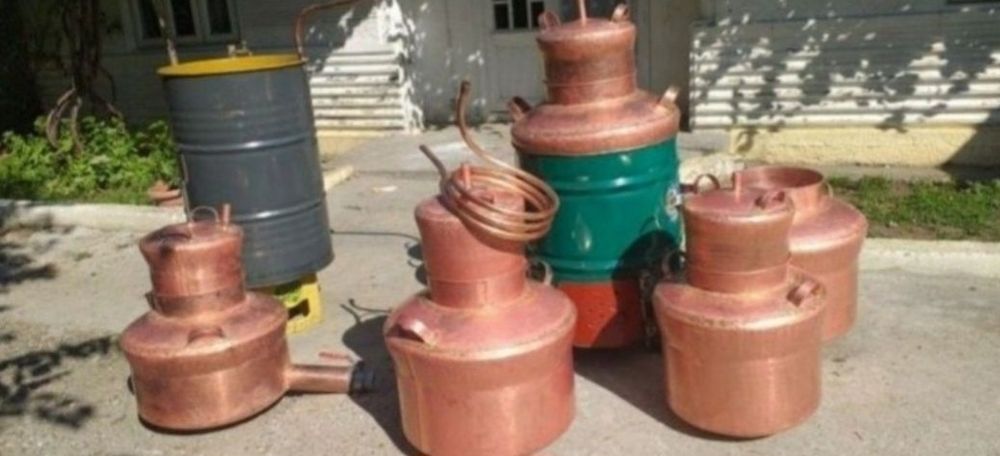vând cazan la 130 litri cu fondul de trei pereții de 2 capacul de 1,5 descărcător încărcător învârtitor din capac