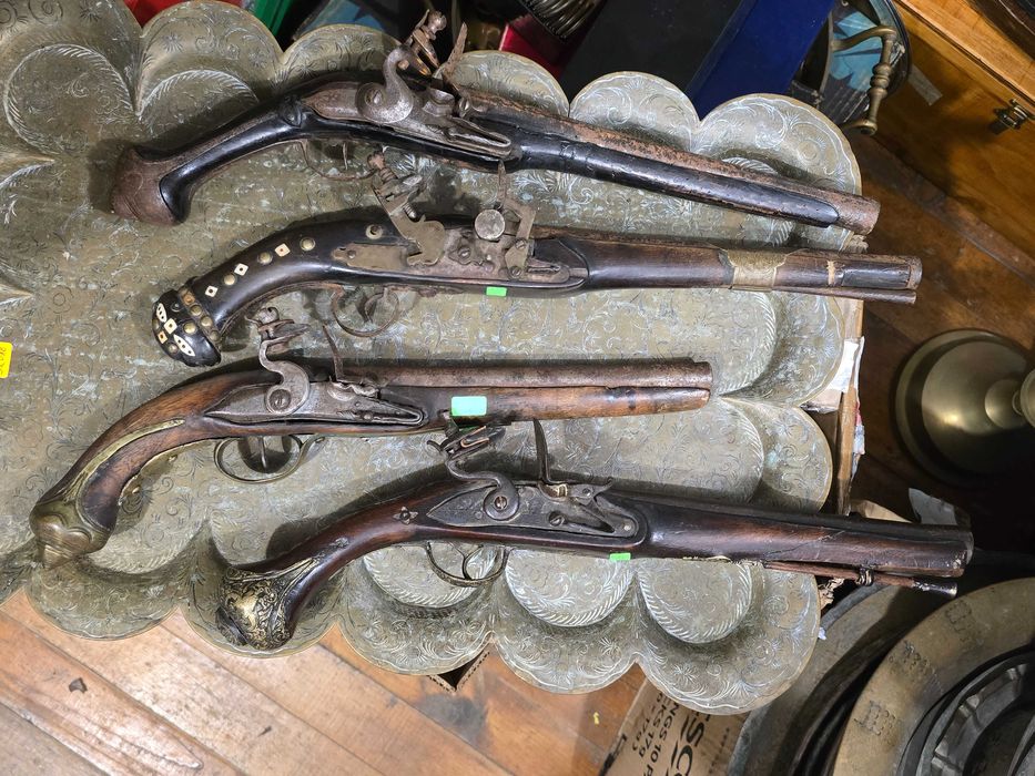 Античен кремъчен пистолет – ръчна изработка, 18–19 век
Цена: 2200 лв.