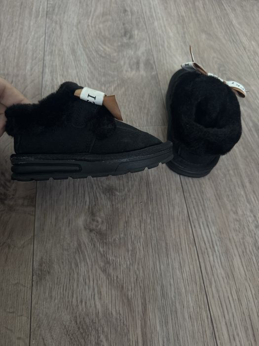 Зимняя обувь на девочку) угги