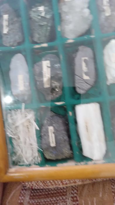 Продава се, колекция минерални камъни.