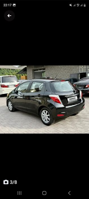 Авто Тойота Ярис 2012 года